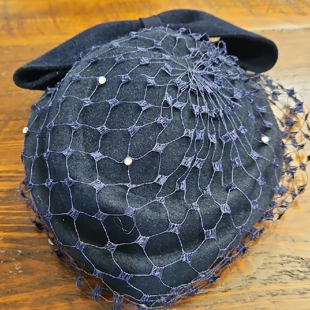 VINTAGE MR. KURT 100% WOOL HAT WITH VEIL